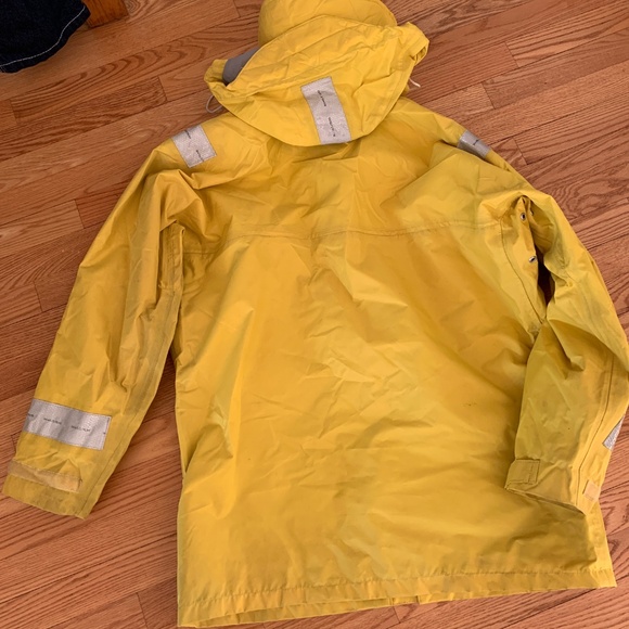 Henri Lloyd rain jacket for sailing - Picture 2 of 4